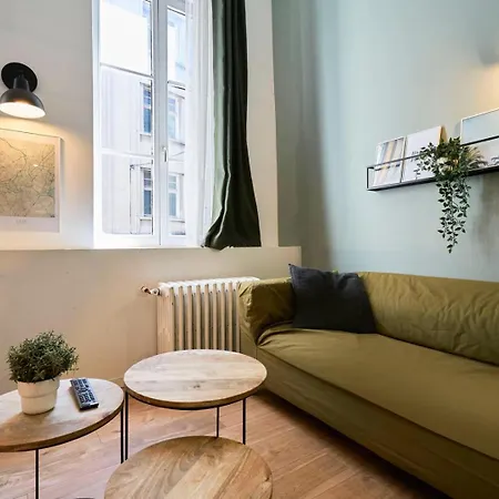 Apartment Beaux Arts : Equipe En Mezzanine *